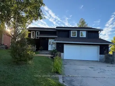 Detached in Sioux Lookout