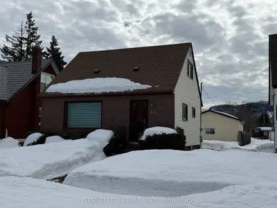 Detached in Thunder Bay