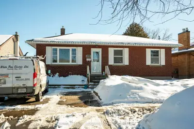 Detached in Thunder Bay