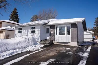 Detached in Thunder Bay