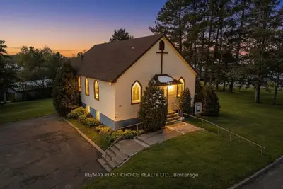 Detached in Thunder Bay