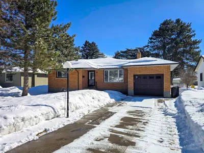 Detached in Thunder Bay