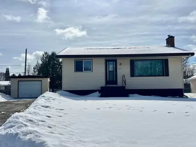 Detached in Atikokan