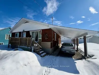 Detached in Thunder Bay