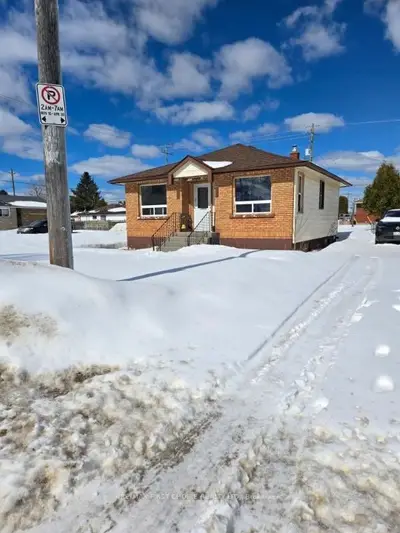 Detached in Thunder Bay