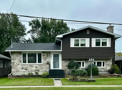 Detached in Fort Frances