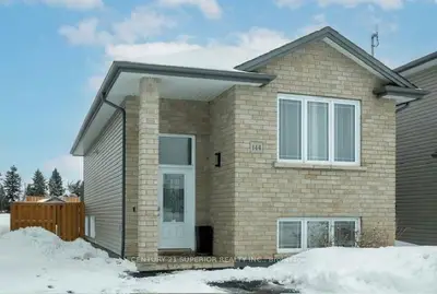 Detached in Thunder Bay