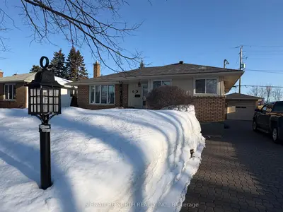 Detached in Thunder Bay