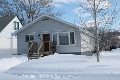 Detached in Thunder Bay