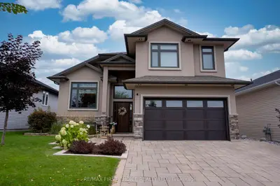 Detached in Thunder Bay
