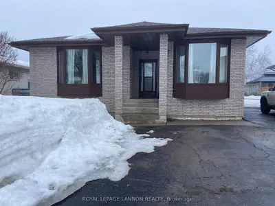 Detached in Thunder Bay