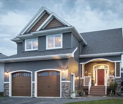 Detached in Thunder Bay
