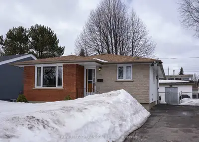 Detached in Thunder Bay