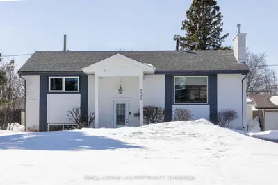 Detached in Thunder Bay