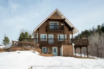 Detached in Shuniah