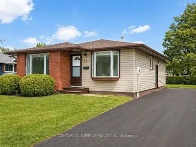 Detached in Thunder Bay