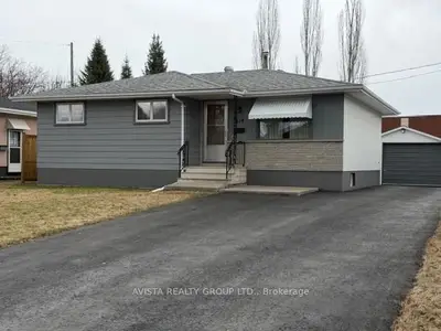 Detached in Thunder Bay