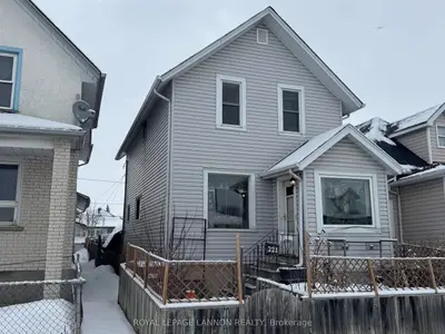 Detached in Thunder Bay