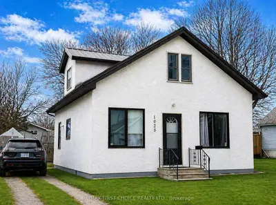Detached in Fort Frances