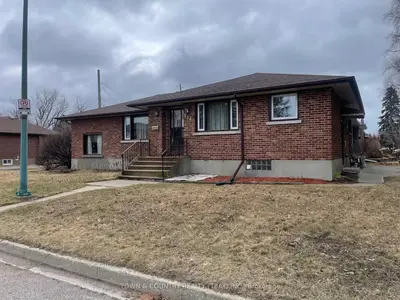 Detached in Thunder Bay