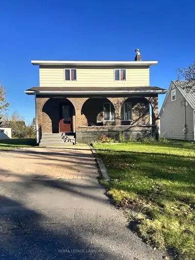 Detached in Greenstone