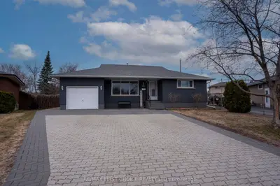 Detached in Thunder Bay