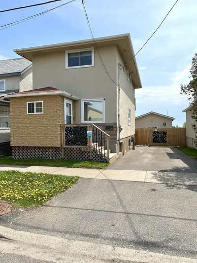 Detached in Thunder Bay