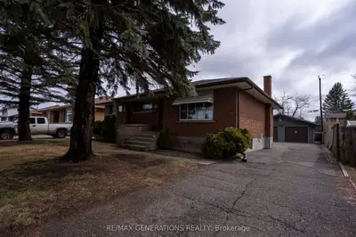 Detached in Thunder Bay