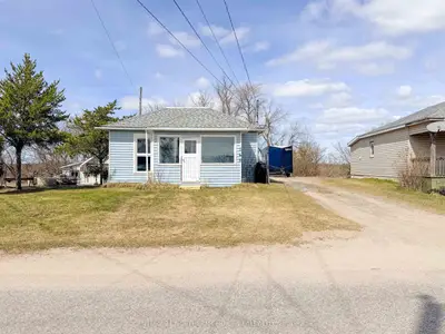 Detached in Kenora