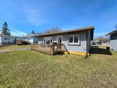 Detached in Kenora