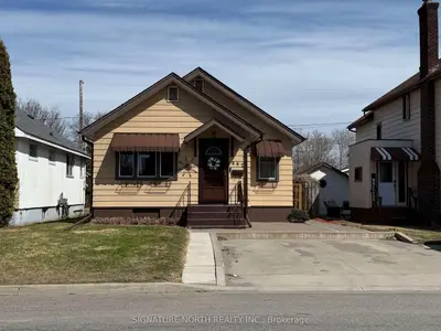 Detached in Thunder Bay