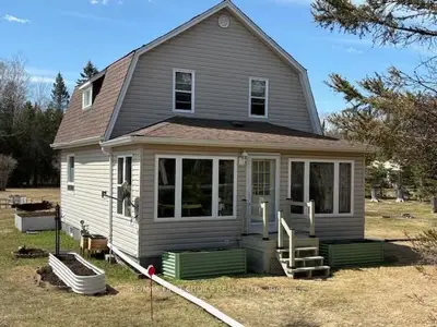 Detached in Oliver Paipoonge