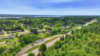2427 Petawawa Boulevard, Petawawa, On K8h 2z4