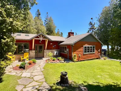 Detached in Northern Bruce Peninsula