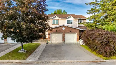 Att/Row/Townhouse in Hunt Club - South Keys and Area