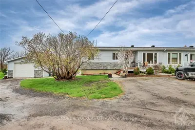 Semi-Detached in Orleans - Cumberland and Area