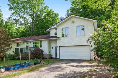 Detached in McNab/Braeside