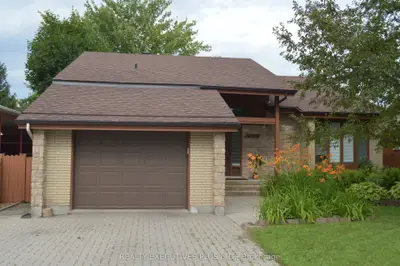 Detached in Orleans - Convent Glen and Area