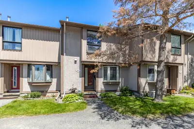 Condo Townhouse in Cyrville - Carson Grove - Pineview
