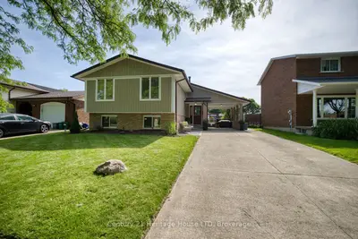 Detached in Niagara Falls