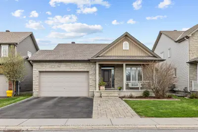 Detached in Russell