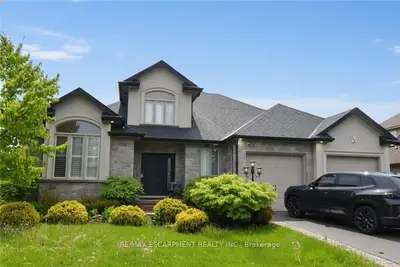 708 Winston Road, Grimsby, On L3m 4e8