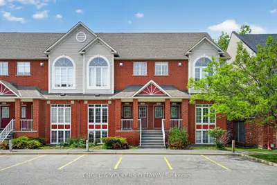 Condo Townhouse in Kanata