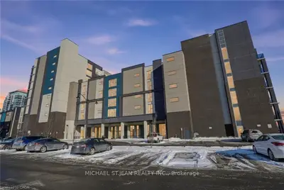 Condo Apartment in Grimsby