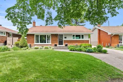 Detached in Elmvale Acres and Area
