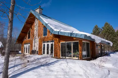 Detached in Oliver Paipoonge