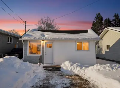 Detached in Thunder Bay