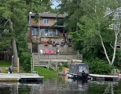 Detached in Kenora