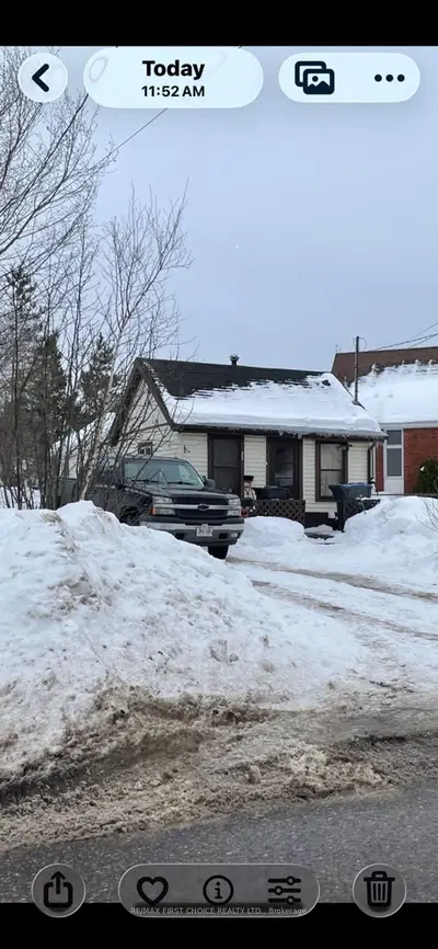 Detached in Thunder Bay