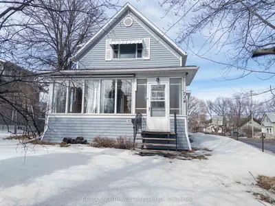Detached in Kenora